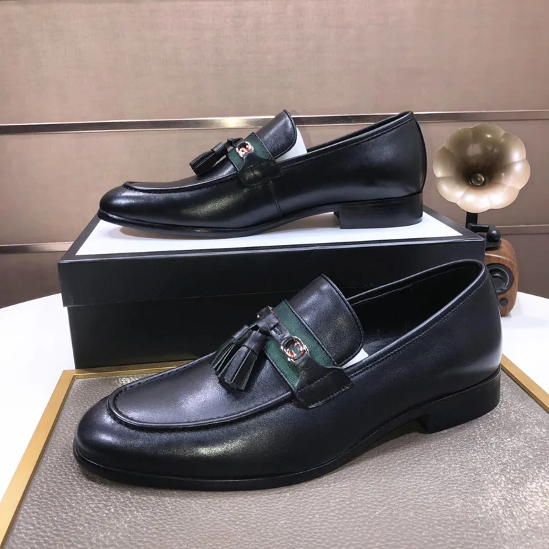 Qualité chaussures habillées formelles pour hommes doux chaussures en cuir véritable bout pointu concepteur dermique semelle extérieure bas hommes affaires Oxfords