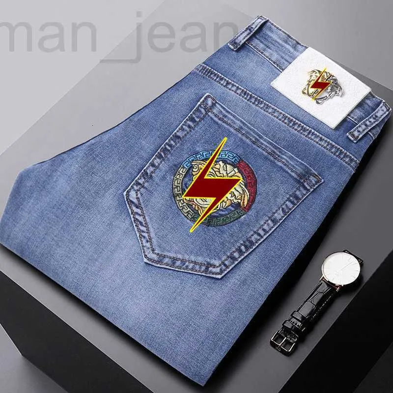 Heren Jeans Designer Medusa Gedrukte Jeans Heren 2021 Zomer Nieuwe Elastische Slim Fit Rechte Broek Mannen F6ZJ