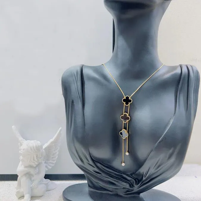 Naszyjniki wiszącego wiszącego dla kobiet 4/cztery liść koniczyna Naszyjnik Medukta wysokiej jakości łańcuchy Choker Projektanta biżuteria 18k plastowane złote dziewczęta prezent