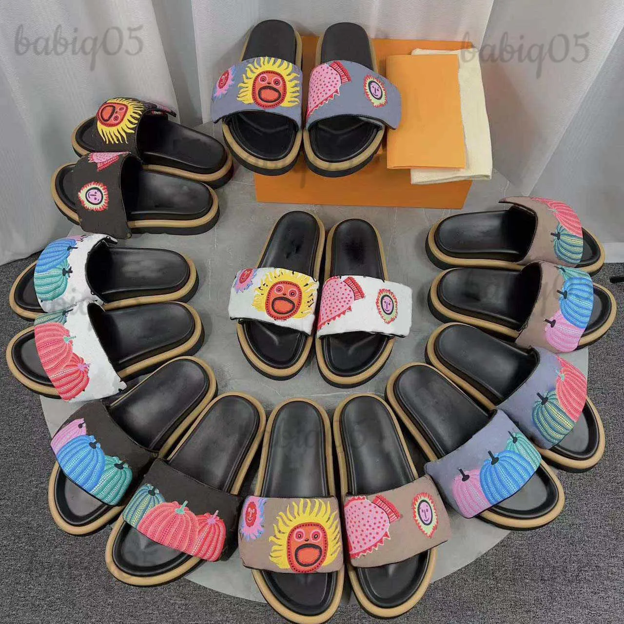 Havuz Yastığı Yeni Terlik Tasarımcı Kadın Sandaletleri Gün Batımı Düz Tabanlı Rahat Katır Yastığı Ön Moda Giymesi Kolay Stil 628 babiq05