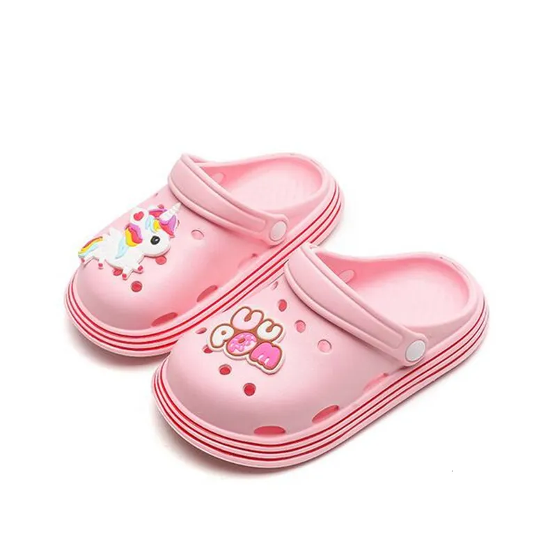 Sandaler Barnens tofflor Summer Boys 'Letter Sandals Girls' Korean Version Hole Shoes 2-12 Year Old Children's Beach Anti-Skal Eva 230628