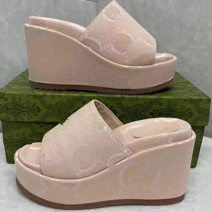 Sandale à plateforme jumbo pour femme Pantoufle en toile jumbo beige et rose clair Femme Sandales à talons bas chaussures de luxe 06