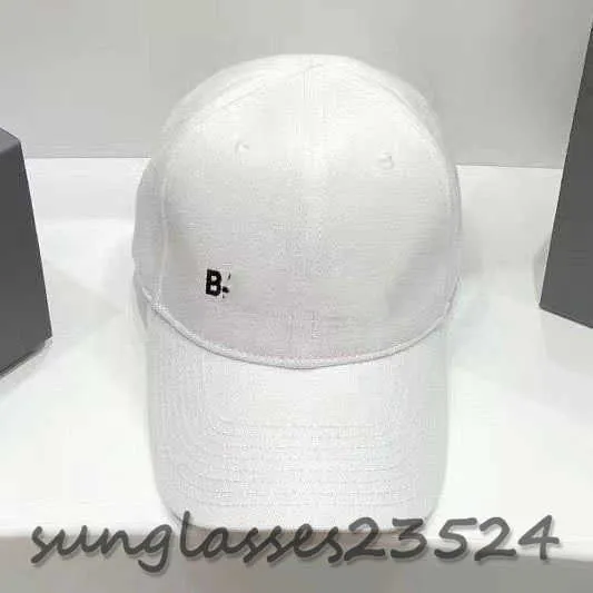 Designer Hommes Femmes Classique Alphabet casquette de baseball Snapback Cap Extérieur visière réglable Super haute qualité multi-couleur Chapeau blanc avec broderie noire