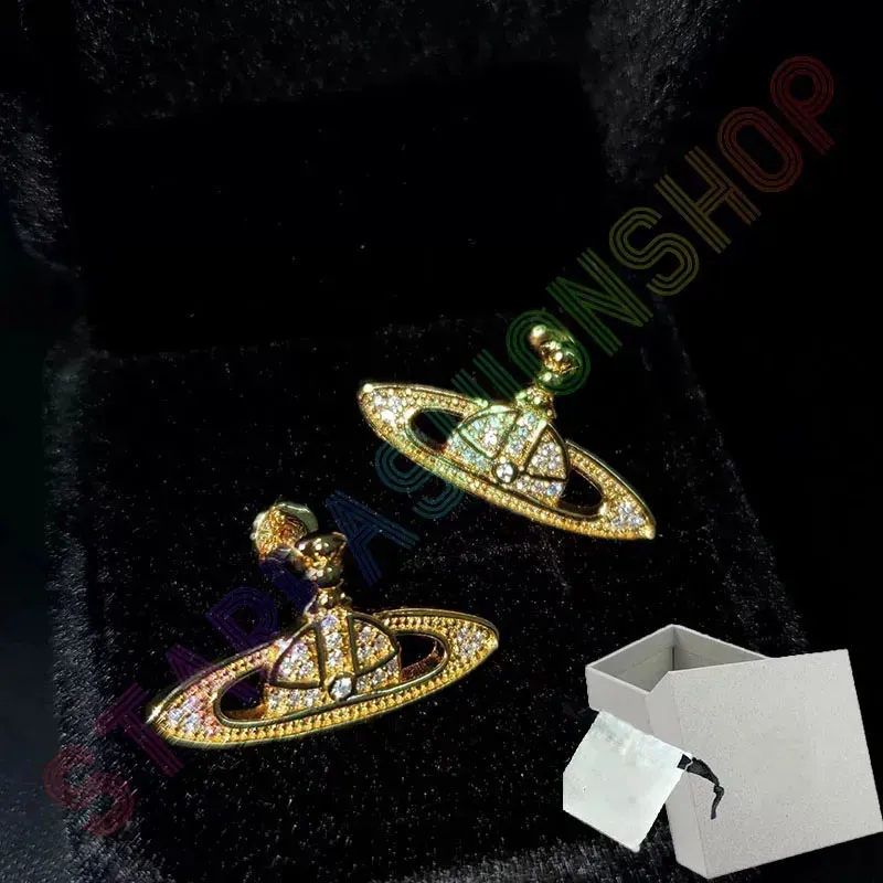 2023 Saturn Charm Luxury Classic Stud Pendant Brand Designer Geometric Celebrity Round Rhinestone örhängen Bröllopsfest smycken 2 Färg 9898