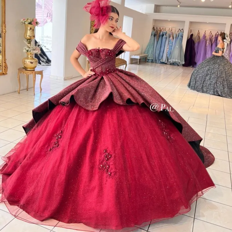 Роскошные блестящие бордовые платья принцессы Quinceanera 2024 с аппликациями и кристаллами с открытыми плечами, блестящие платья для дня рождения, сладкие 16 платьев на шнуровке