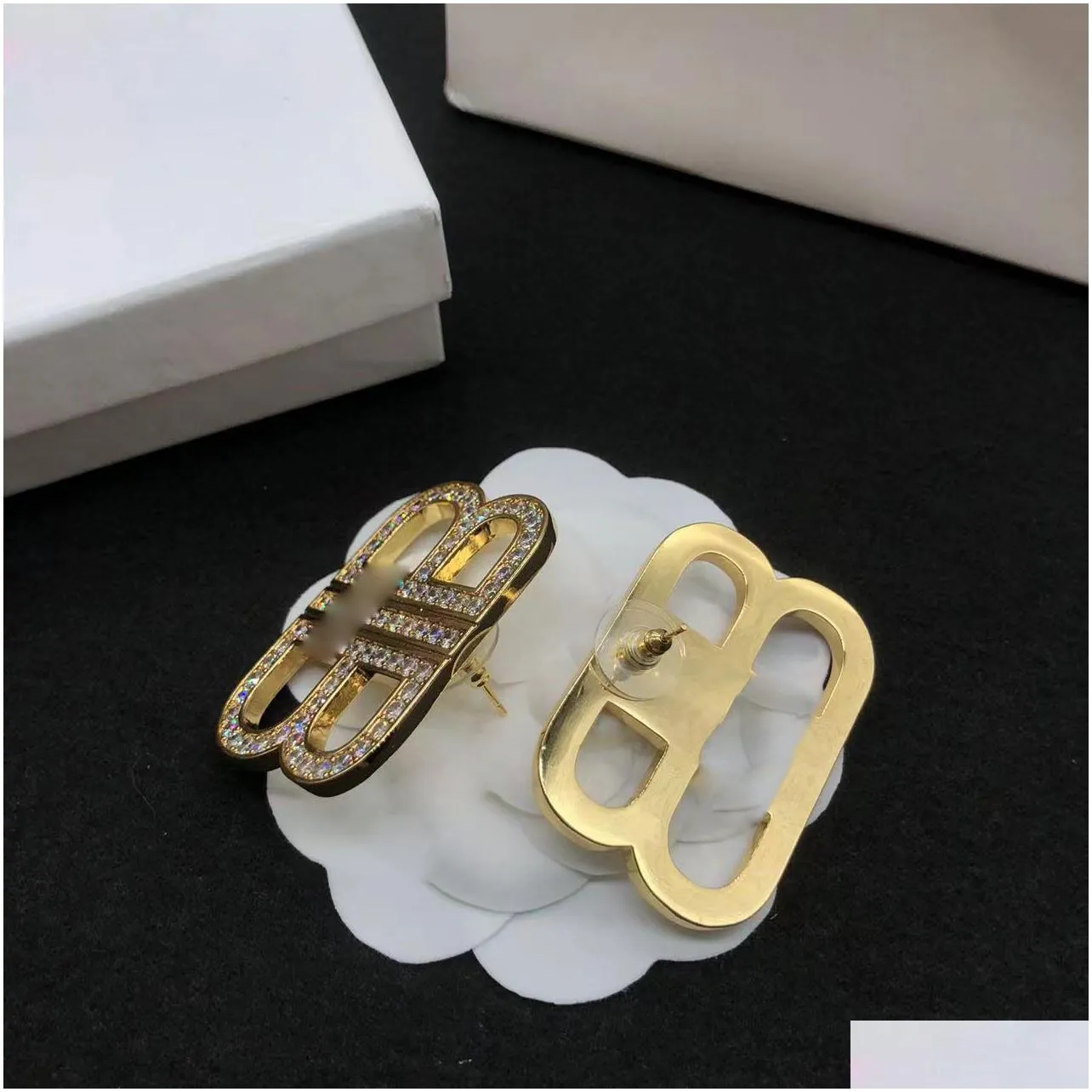 mens and womens design brooch brand designer letter exaggerated design big earrings famous brand hip-hop style earrings rhinestones suit pin jewelry shoe