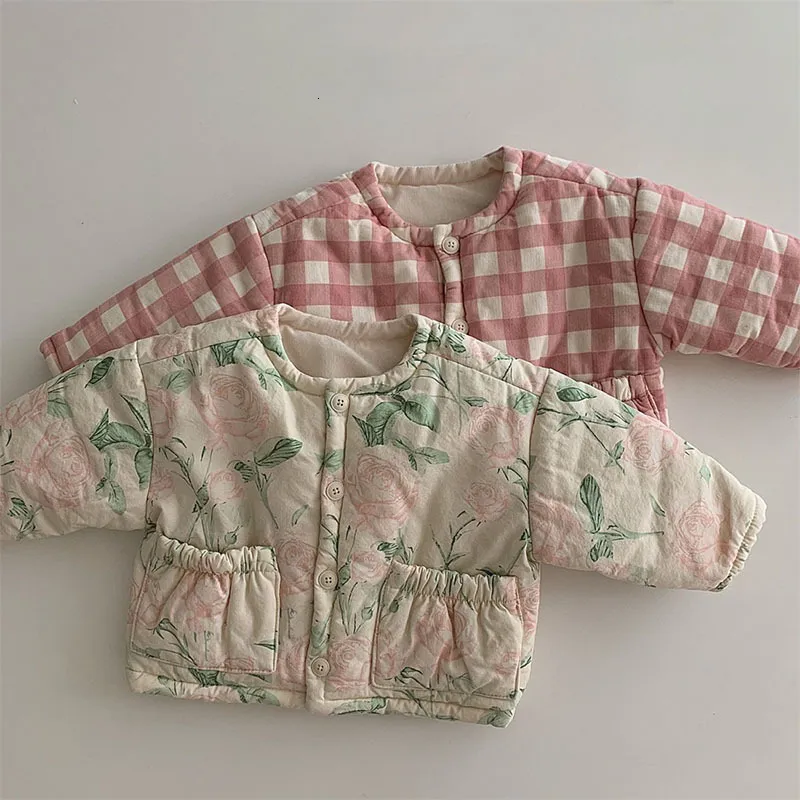 Manteau en duvet infantile hiver veste rembourrée bébé fille douce fleur épaissir manteau enfant en bas âge garçon mode plaid coton vêtements poches cardigan 230628