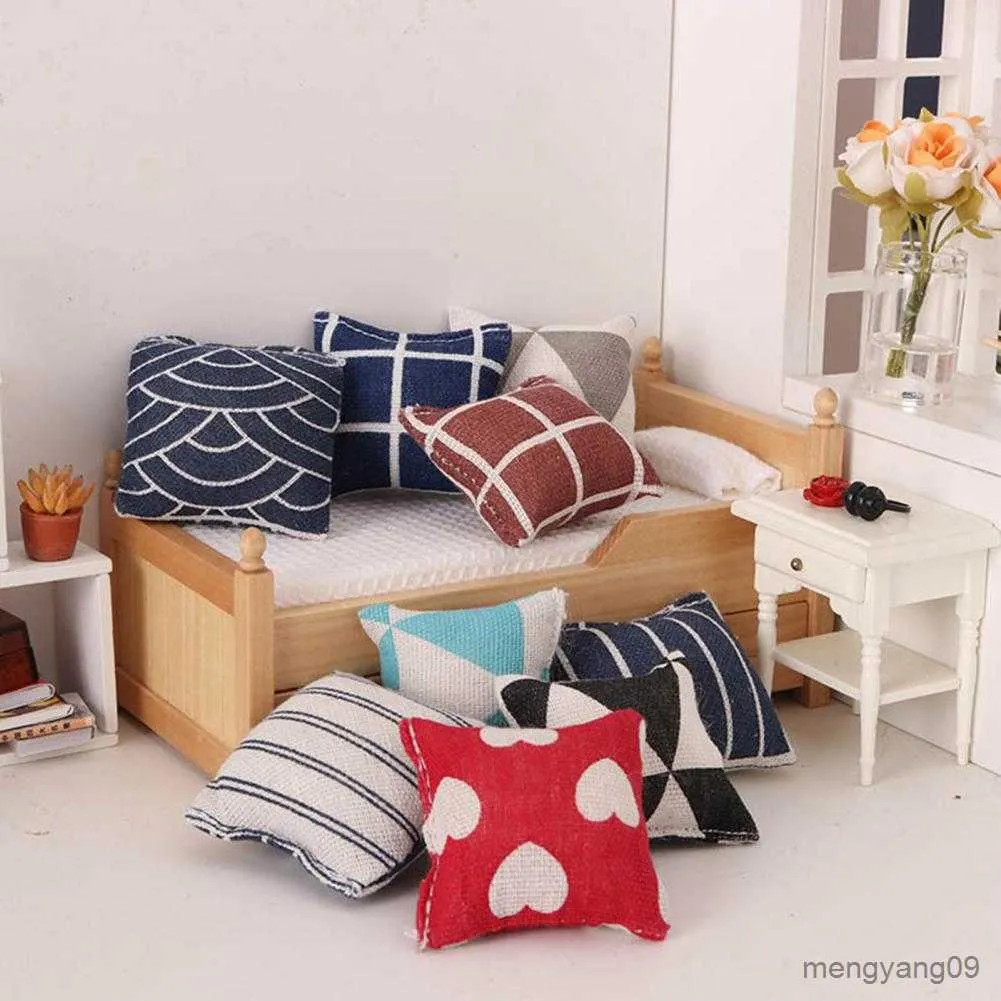 Cushion/Decorative Dollhouse Mini Cushion DIY Doll House Sofa Couch Bed Miniature Furniture Toys For Living Room R230629