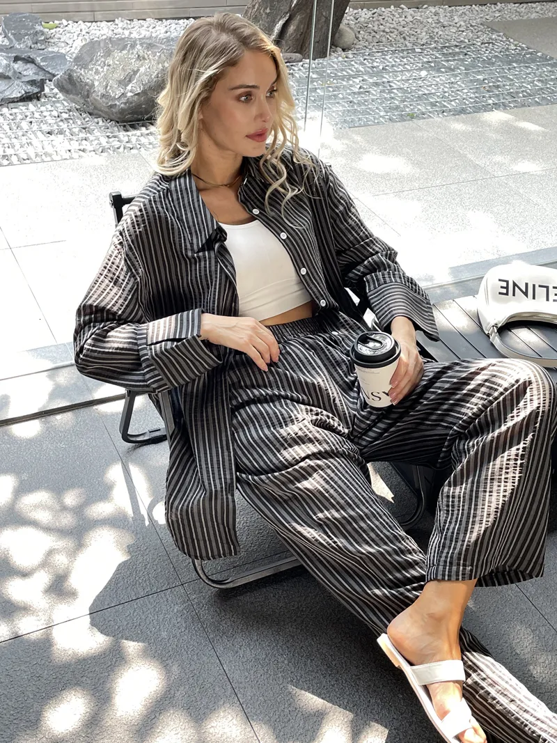 Survêtements pour femmes 2023 Femmes Casual Summer Striped Blouse Pant Vêtements Ensembles Rose Kaki Noir 230629