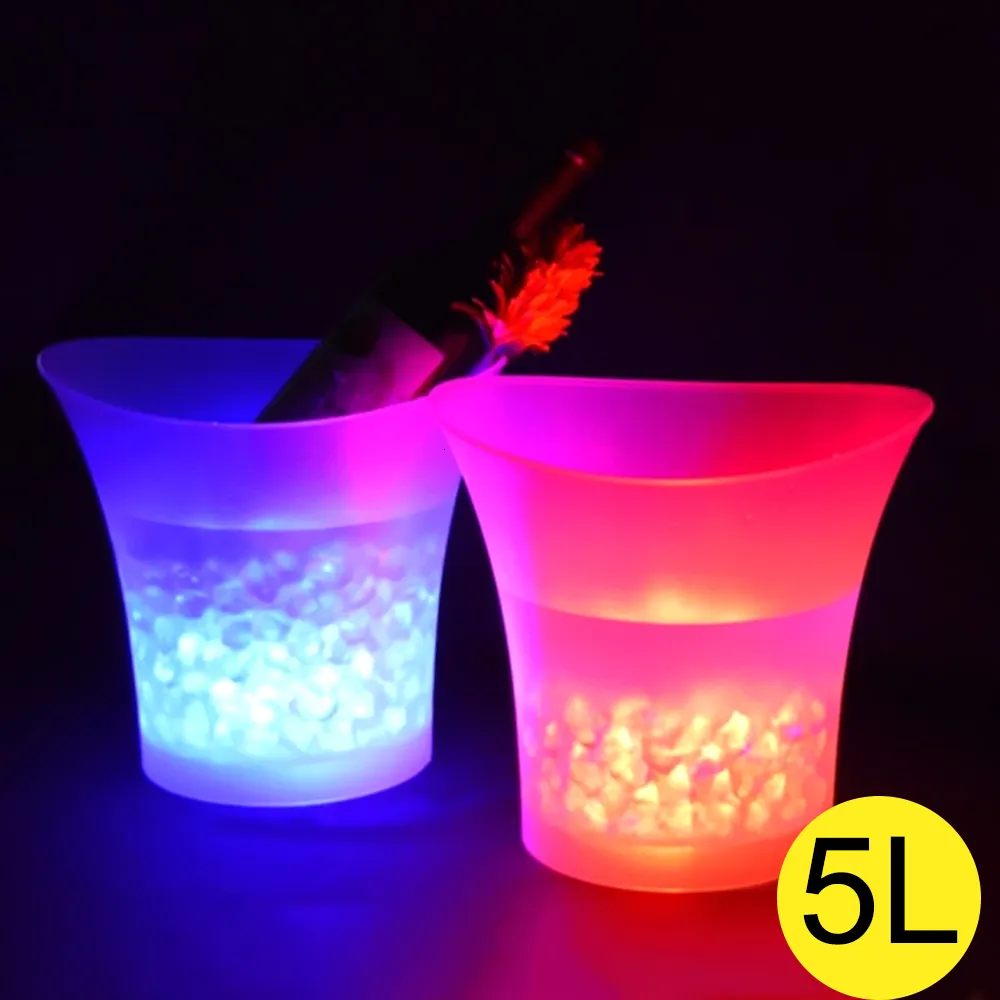 Buz Kovaları ve Soğutucular Şampanya Bira Kovası 4 Renkli LED 5L Barlar Gece Partisi LED Işıklı Suya Dayanıklı Plastik LED Buz Kovası Barlar Gece Kulüpleri 230628