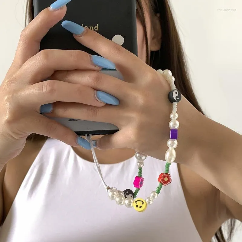 Braccialetti con ciondoli Ins Fiore di colore bohemien Cucitura Piccola margherita Catena per cellulare Donna Semplice regalo di gioielli per ragazza di moda all'ingrosso 2023