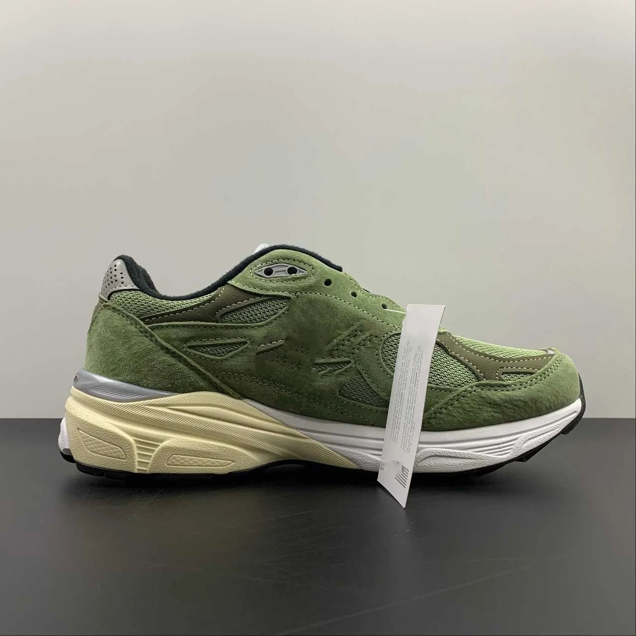 DHgate.com:Basketball Shoes: Olive Green JJJJound M990JD3 Sneakers 