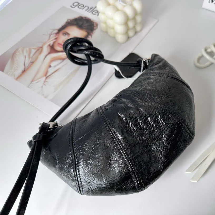 Cross Body Designerskie torby na ramię Luksusowy olej wosk Casual Cow Horn Torebki Torby Hobo Damskie skórzane Designerskie torby na pierogi 230615