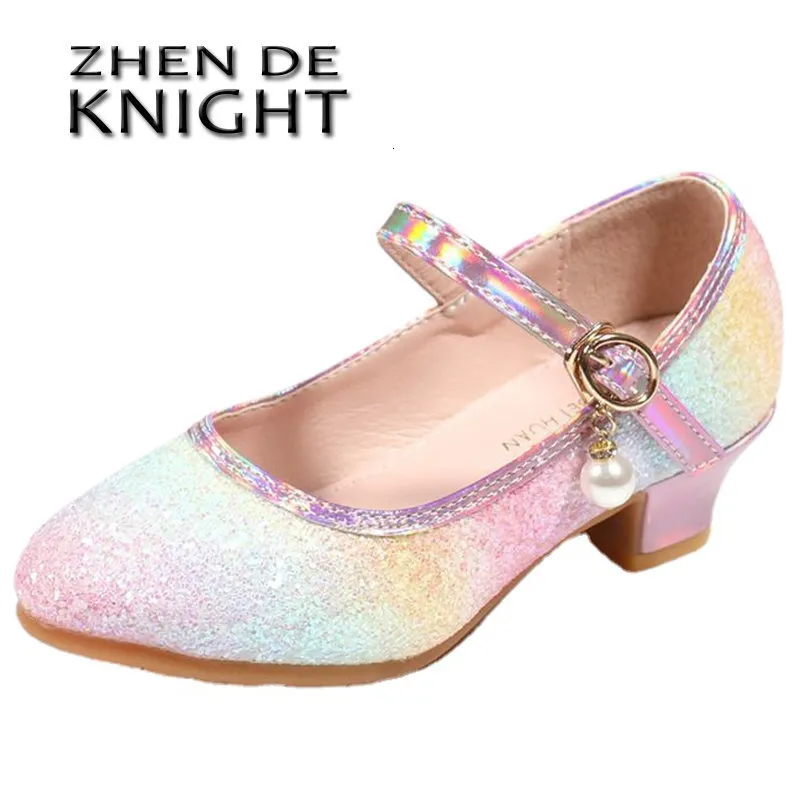 Zapatillas de deporte para niñas, zapatos de princesa de cuero 2023, punta redonda para niños, suela blanda, tacón alto para niñas, baile de fiesta de cristal 230628