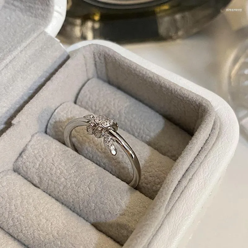 Orecchini di collana set anello di nodo zirconio pieno di alta qualità per donne in argento colore alla moda di marca alla moda della catena di clavicoli Open Ladies Gioielli Gift Z577