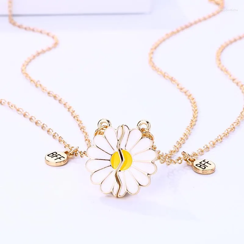 Chains Lovecryst 2Pcs/set Small Daisy Flower Magnetic Simple Drip Oil Friend Necklace BFF Friendship Jewelry Gifts For Kids