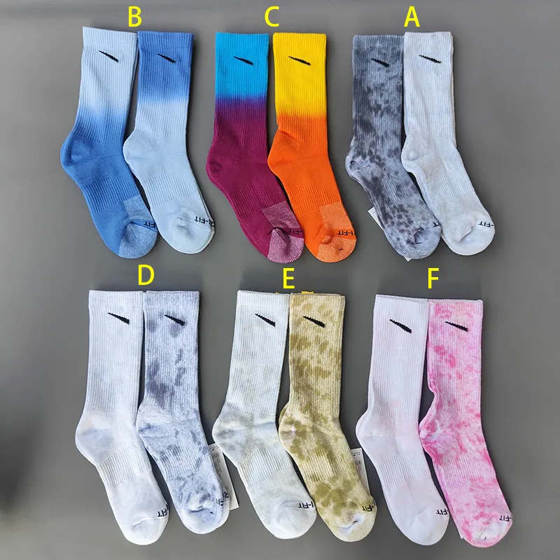 Hommes Tech Fleece Designer Tie Dye Femmes Glitzy Mid-tube Fashion Chaussettes en coton respirantes et évacuant la transpiration 6 styles au choix