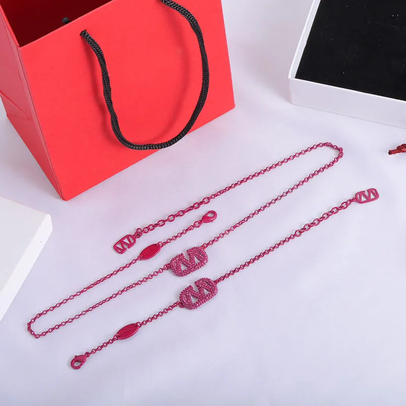 Luxury Chain Armband Halsband Set Women Designer Diamond Necklace Fashion Pink Smyckesuppsättningar V Classic Jewlery Lady Charm Armband 236283C