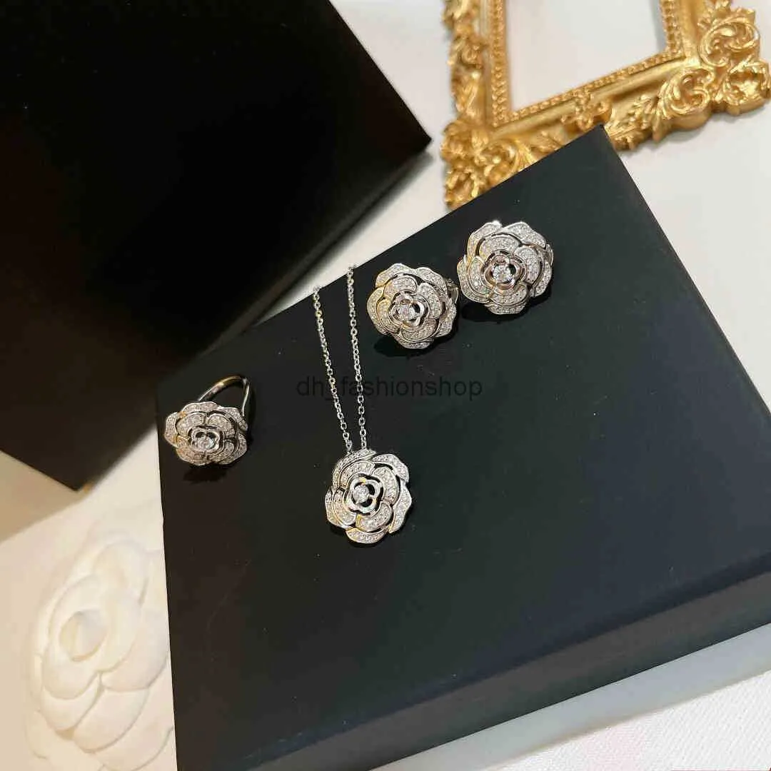 2021 Trend Kända varumärke Ren 925 Sterling Silver Smycken Set För Kvinnor Lyx Camellia Halsband Blommor Örhängen Ringar