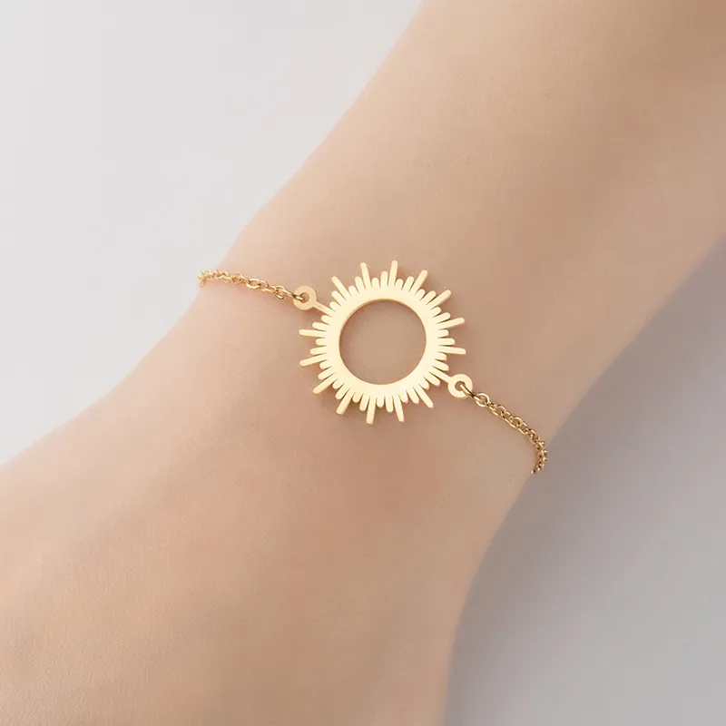 Fashionable Geometric Round Pendant Bracelet Women's Small Fresh Forest Creative Sunflower Bracelet Temperament Light Luxury Handicraft