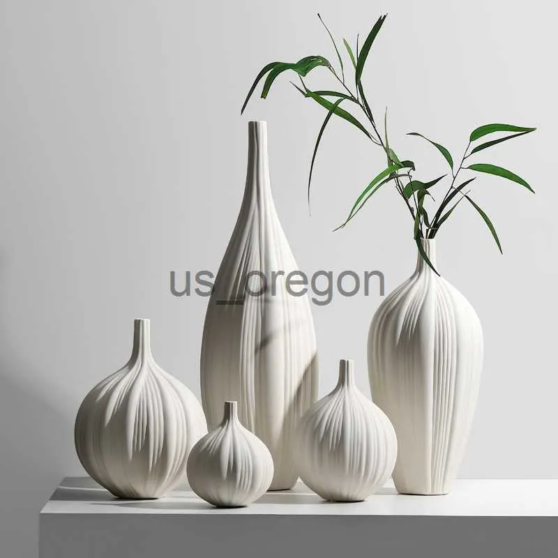 Vasi Vasi moderni in ceramica bianca Stile cinese Vasi in ceramica e porcellana dal design semplice per fiori artificiali Figurine decorative x0630