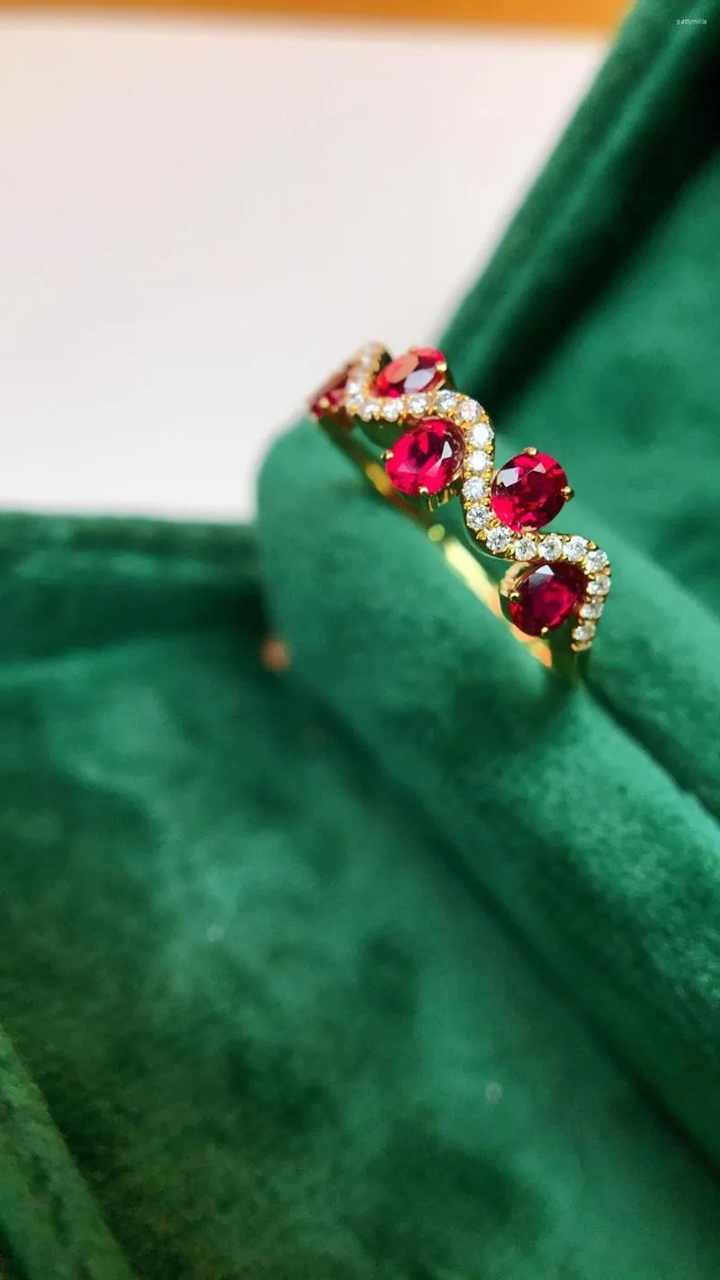 Anelli a grappolo 2649 Solid 18K Gold Nature 1.02ct Red Ruby Pietre preziose Diamanti Donna Fine Jewelry Presenta L'ammonizione di sei parole