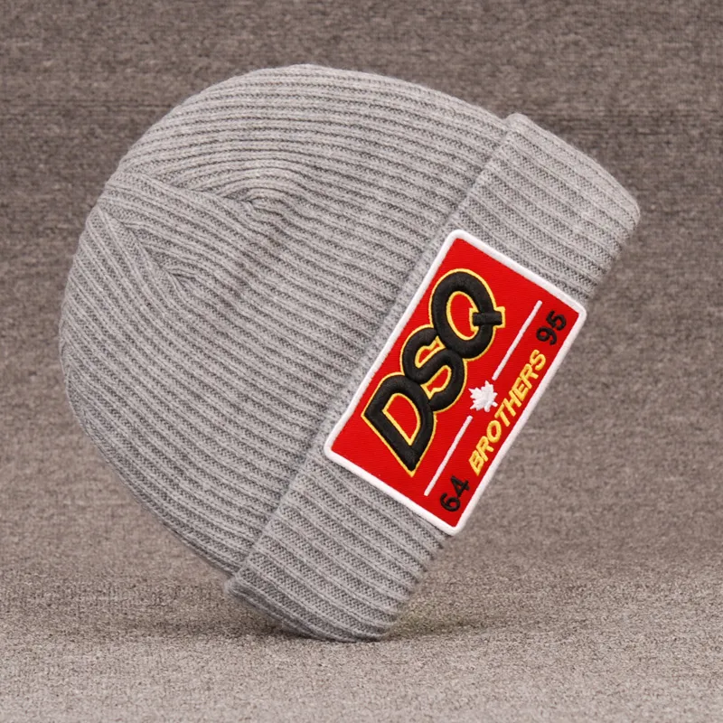 Calle popular Diseñador Sombrero de punto algodón Gorras de calavera Cálido invierno Sombreros de lujo Gorra para hombre Gorro de la gorrita Letras logo 20 color gorra bordado impresión Moda Casual Mantener