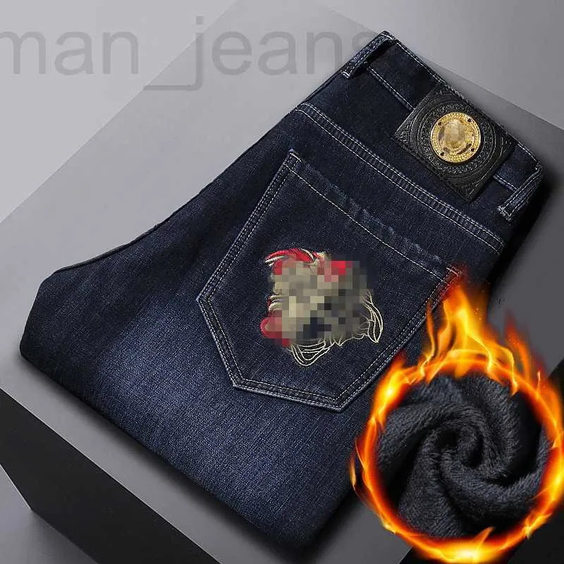 Heren Jeans designer Herfst en winter pluche verdikte nieuwe jeans voor heren Lichte luxe Koreaanse versie Dikke stretch voeten Slim fit borduurwerk Medusa LLDH