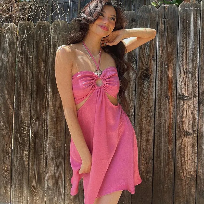 Casual klänningar sexig nackmonterad ihålig ut mini-kjol bröst inslagning kvinnor sommar strand semester flickor smal spaghetti rem solid 2023