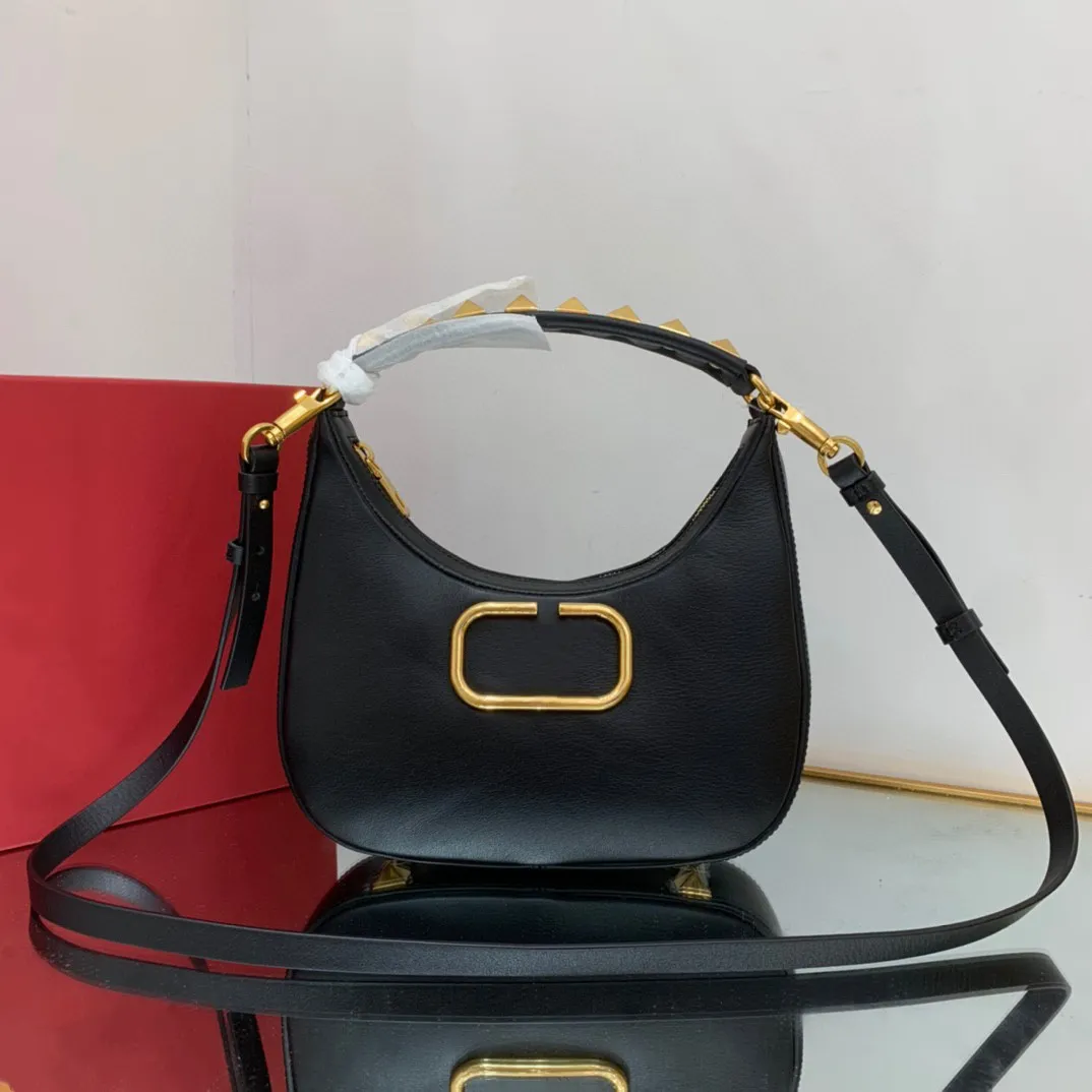 2023 New women's handbag high-end quality crossbody bag cowhide shoulder bag handle decorated with large riveted zipper open and close detachable shoulder strap