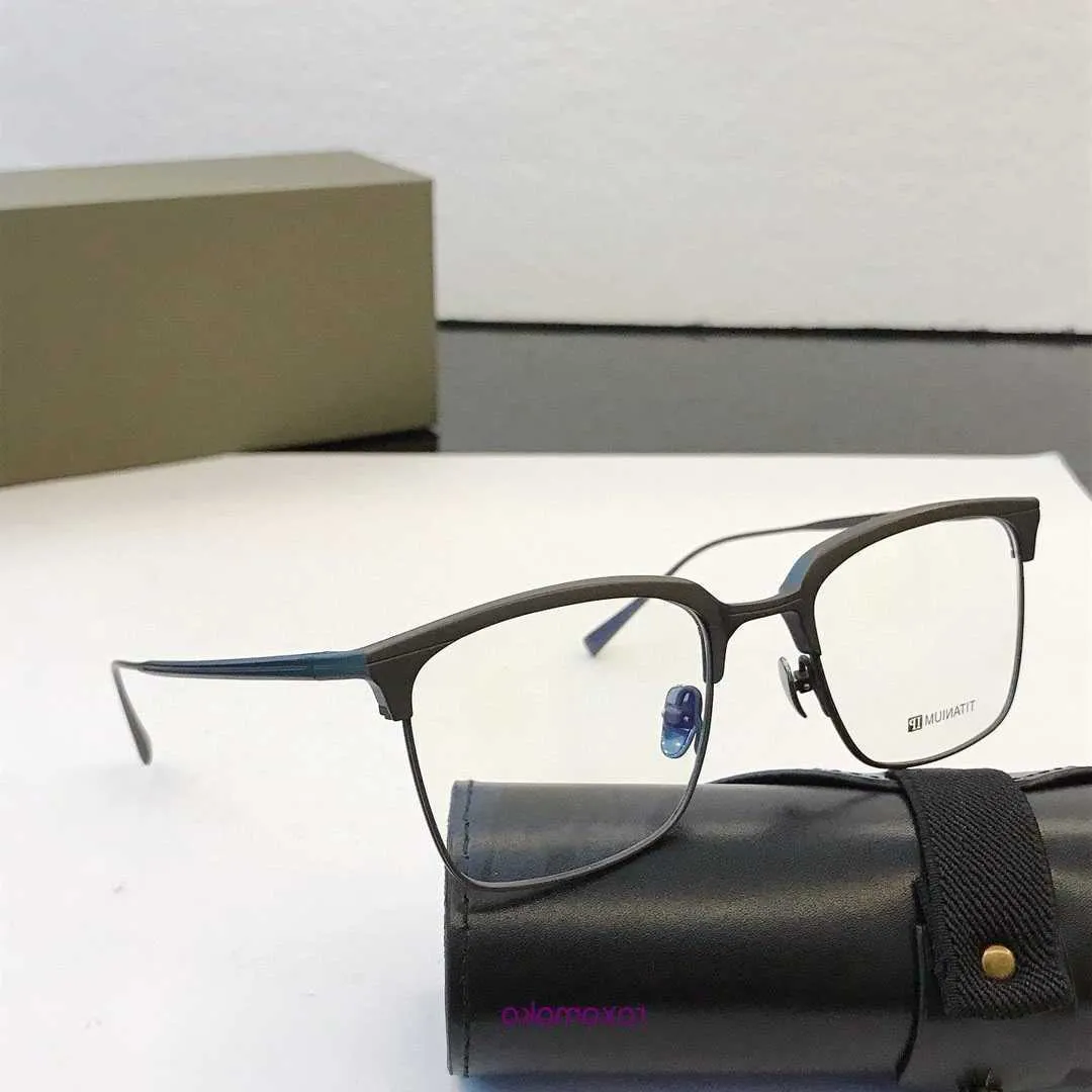 En Dita DTX830 Optiska glasögon Transparent Lens Eyewear Fashion Design Receptbelagd glasögon Clear Light Titanium Frame Simple Business Style for Men Wome