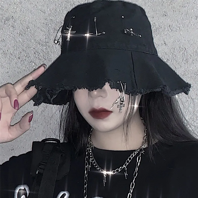 Goth Girl Harajuku Hat Female Ins Trendy High Street Hip Hop Pin Anelli Dark Cross Bucket Caps Summer Grunge Brim Hat Donna Nero