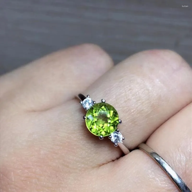 Anillos de racimo El anillo de olivino natural es exclusivo para mujeres. Plata 925 Y Cualquier Ropa Son Hermosas.