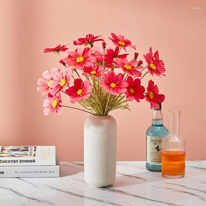 装飾的な花人工デイジーシルクピンクフェイクフェイクフラワープラントブーケホームテーブルセンターピースのための茎の偽の植物花瓶の装飾