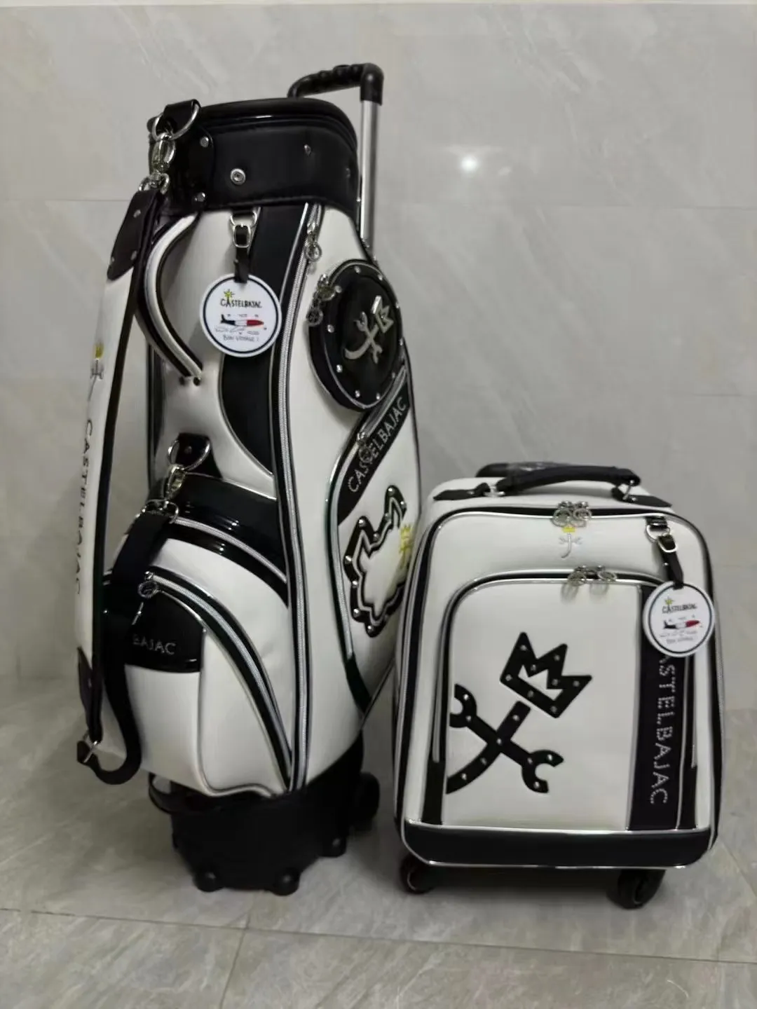 Letnie nowe torby golfowe na świeżym powietrzu Zestaw lekkiego wodoodpornego caddy pionowe wiadro wózków 230629