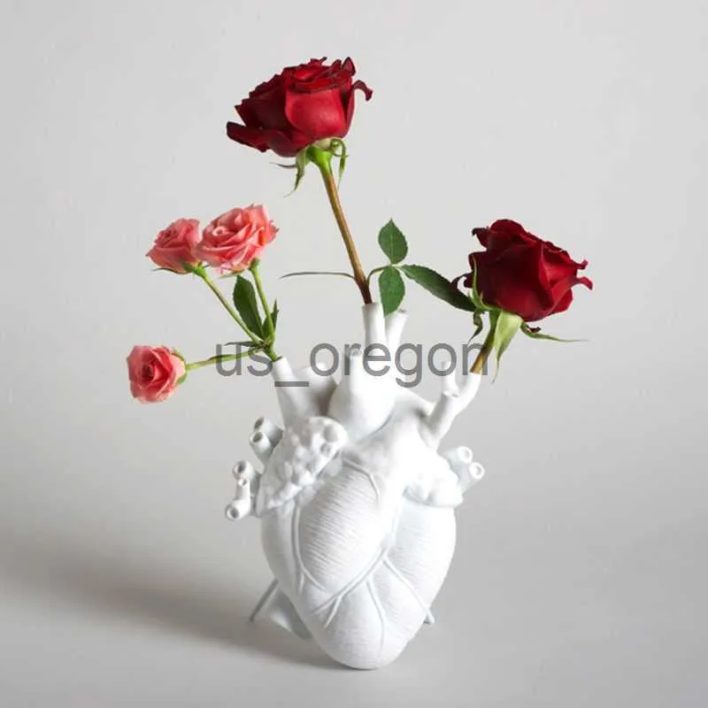 Vaseヨーロッパの家の装飾樹脂花瓶のハート型植木鉢リビングルーム装飾花瓶彫刻アートデスクトップ装飾装飾X0630