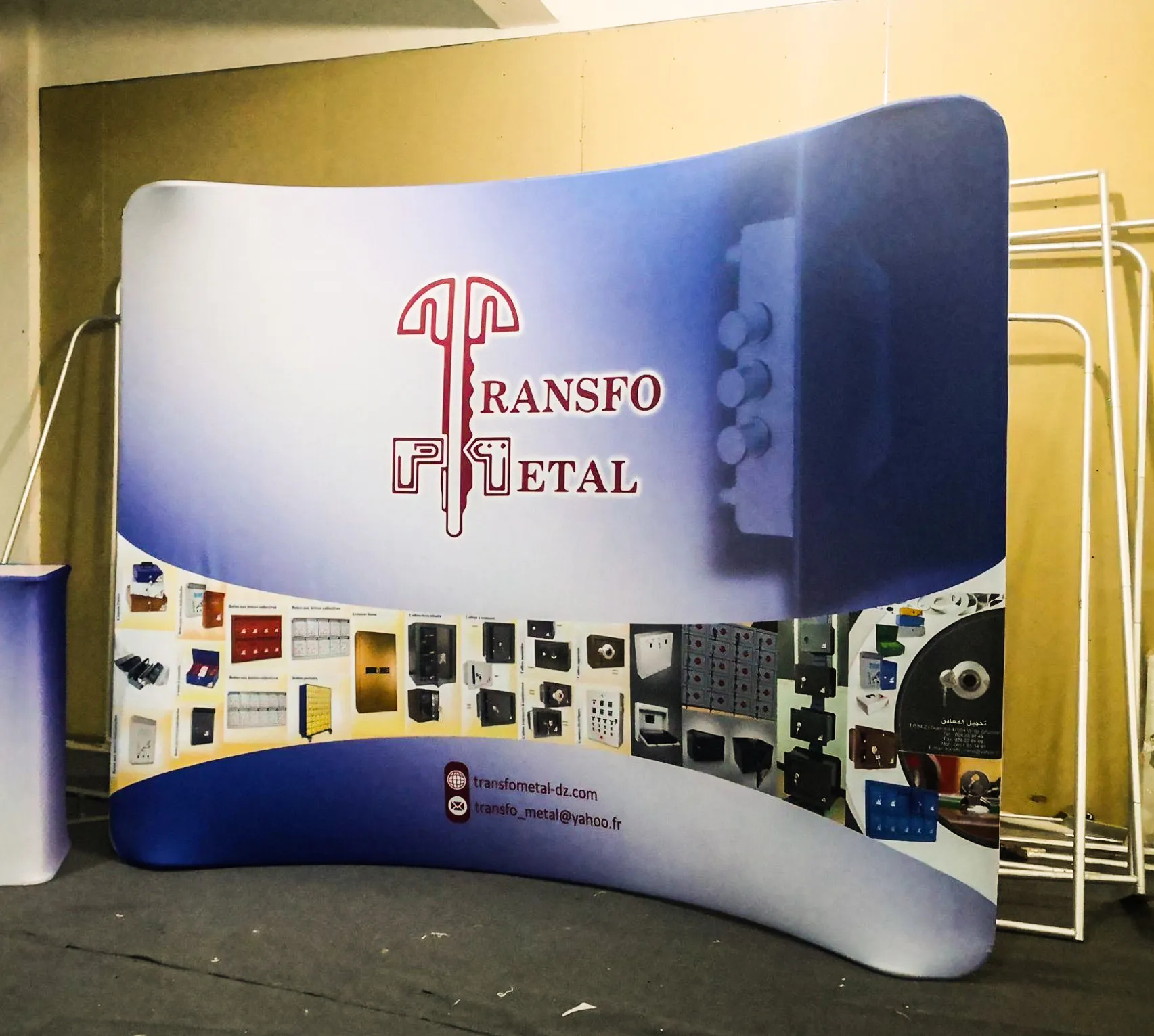 自立式ポップアップディスプレイ アロビア　ポータブルディスプレイ 自立式ポップアップディスプレイ アロビアポータブルディスプレイ