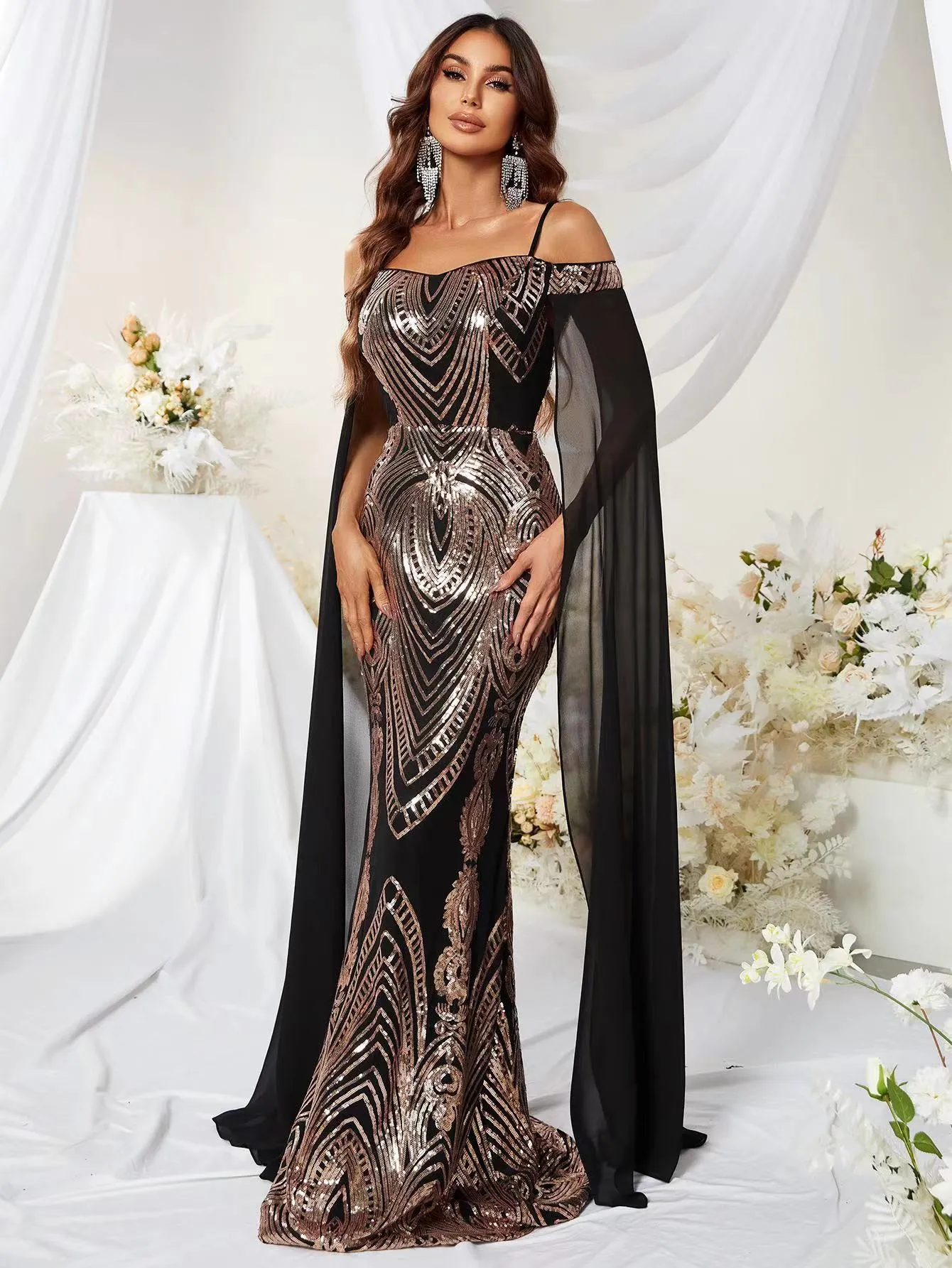 Vintage 2023 Gold Black Mermaid Prom Dress Sheer Sexig remmar Cutouts Backless Sequined Shiny aftonklänning Bling Applices Mermaid Even Dress Bridesmaid Dress