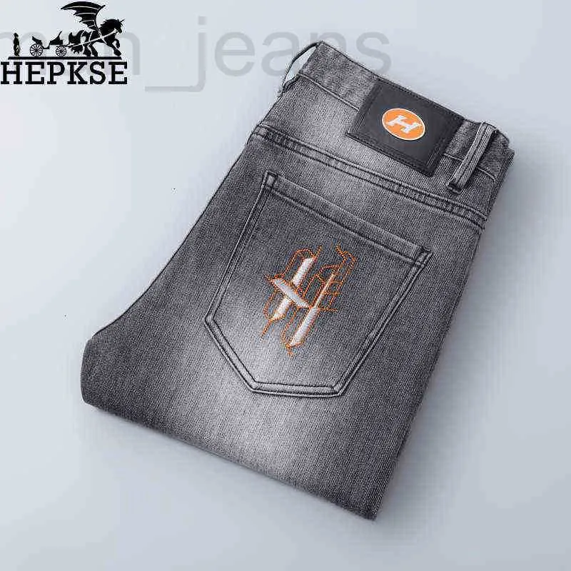 Męski projektant dżinsów luksusowe lekkie wysokiej klasy szczupłe, proste, długie spodnie mody haft marki 4QYV