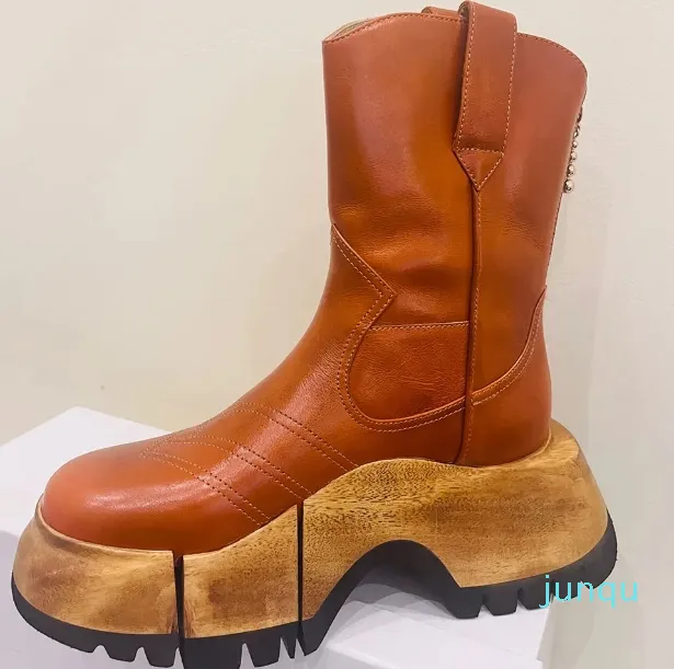 Lo Stivaletto E Disponibile In Morbida Pelle Di Vitello Con Suola In Pelle Effetto Legno Grosso Stivali Di Marca Da Donna In Stile Fashion Forward Stivali In Pelle Stivali Martin 6
