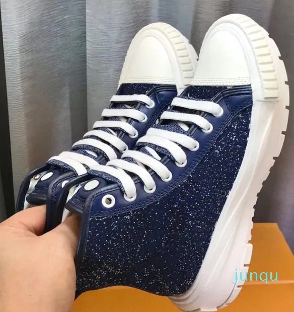 Queste Scarpe Alte Sono Famose La Loro Spessa Gomma Bianca Leggera