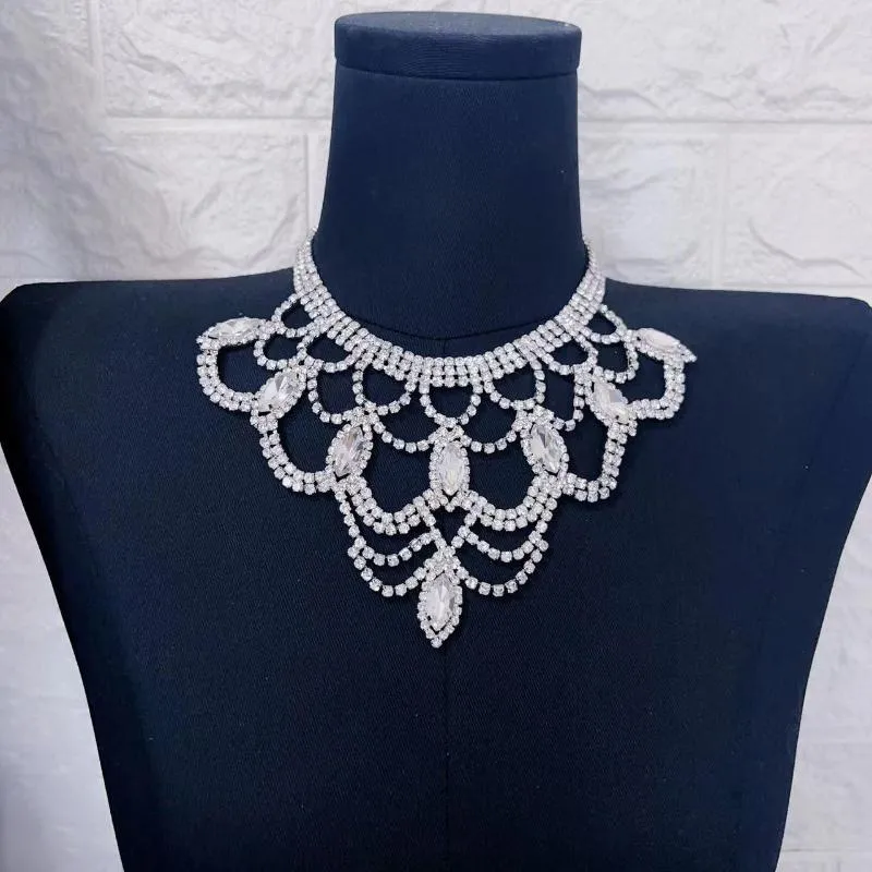 Catene di moda di lusso grande collana con pendente a goccia di cristallo per le donne esagera gioielli lampeggianti con strass multistrato