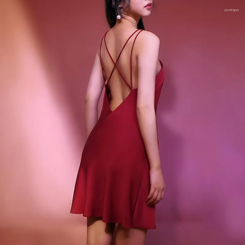 Kadın Sweetwear Seksi Sırtsız Askı Nightgown Yaz Femael Chemise Nightwear Solid Mini Nightdress İnce İpek Saten Ev Elbise