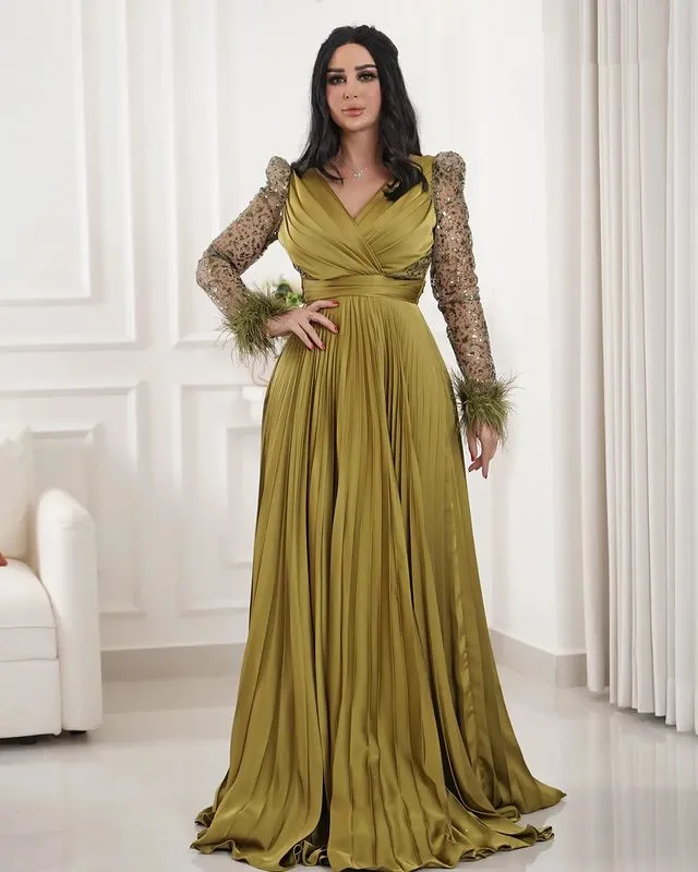 2023 OCT ASO EBI ARABIC ARABIC A-Line Mother of Bride Sukienki V Neck Satynowe wieczór balowy