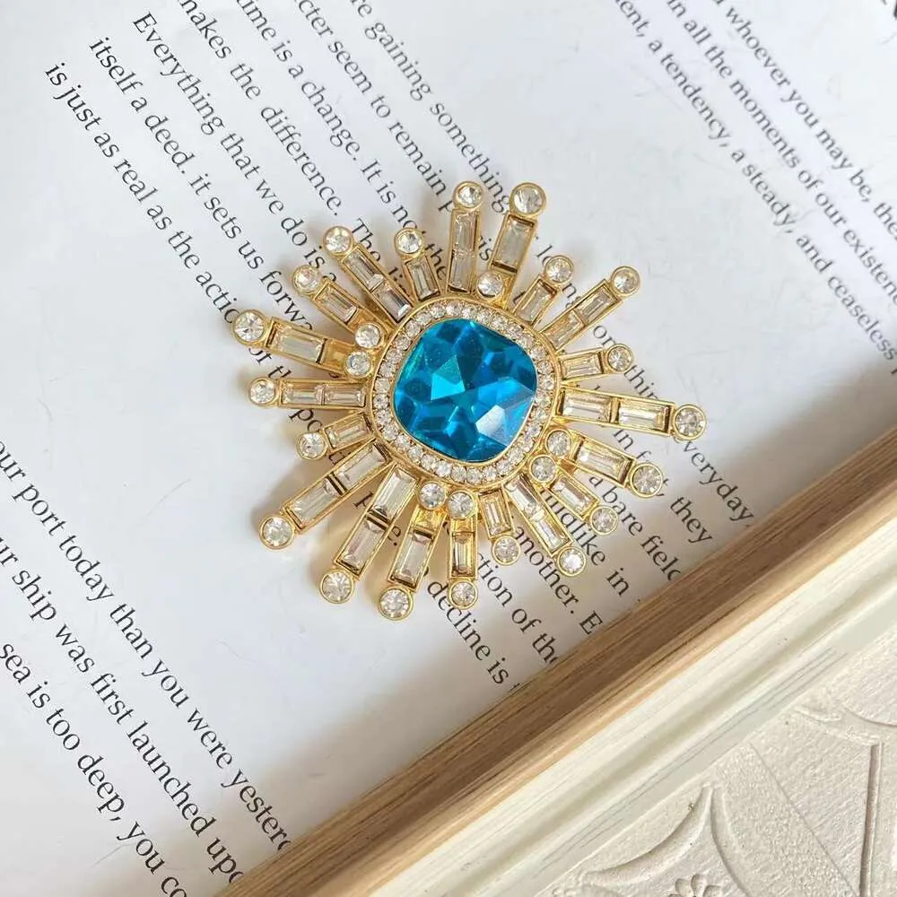 Medieval Vintage Western antique replica Sunflower blue elegant brooch with full diamond decoration