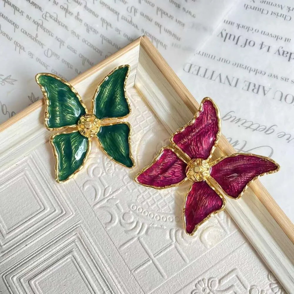 Flower Fragrance Dance Vintage Antique Reproduction Enamel Colored Butterfly brooch Fashionable and Elegant