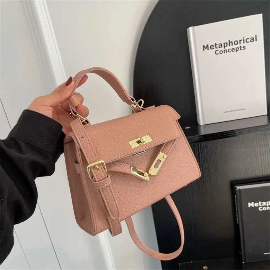 A popular pequena primavera e verão 2023 deste ano, nova bolsa vermelha versátil feminina modelo 2765