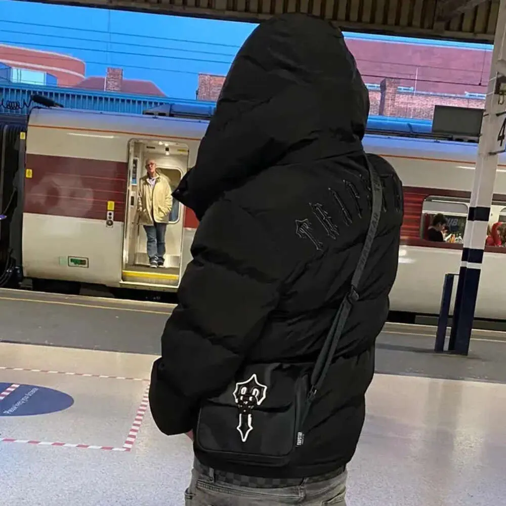 2023 Herrenjacken Winter Männer Trapstar Jacke Irongate mit Kapuze gesteppte Frauen warme Vintage kurze Top Qualität bestickte Schriftzug Mantel