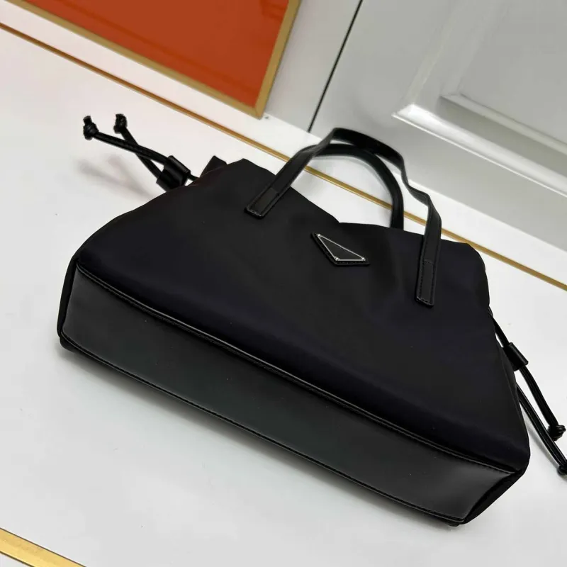 New designer bag High quality Tote Bag Luxury bag Original fabric Fashion Commuter bag wallet mobile phone bag