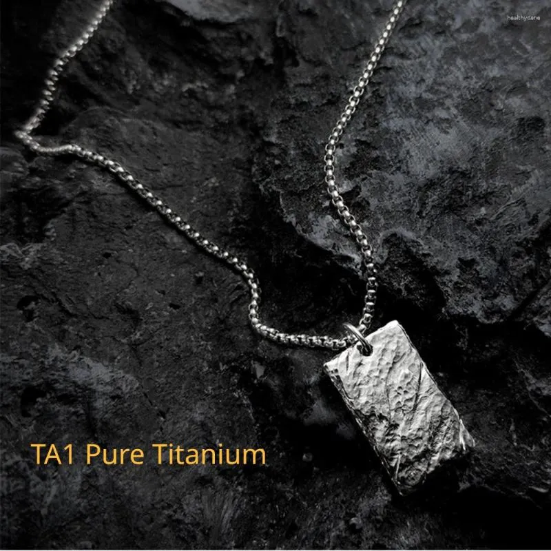 Kedjor TA1 Pure Titanium Pendant Hand-Carved Rock Mönster Plack för män Kvinnor Anti-allergihudvänligt halsband